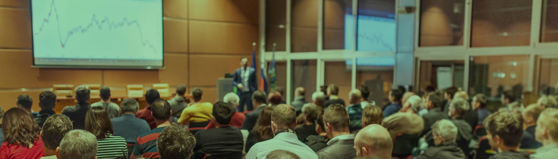 Conferencias sobre retos para la internacionalización empresarial.