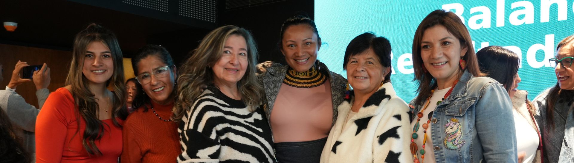 Mujeres emprendedoras participando en el programa ReModa de la Universidad Ean.