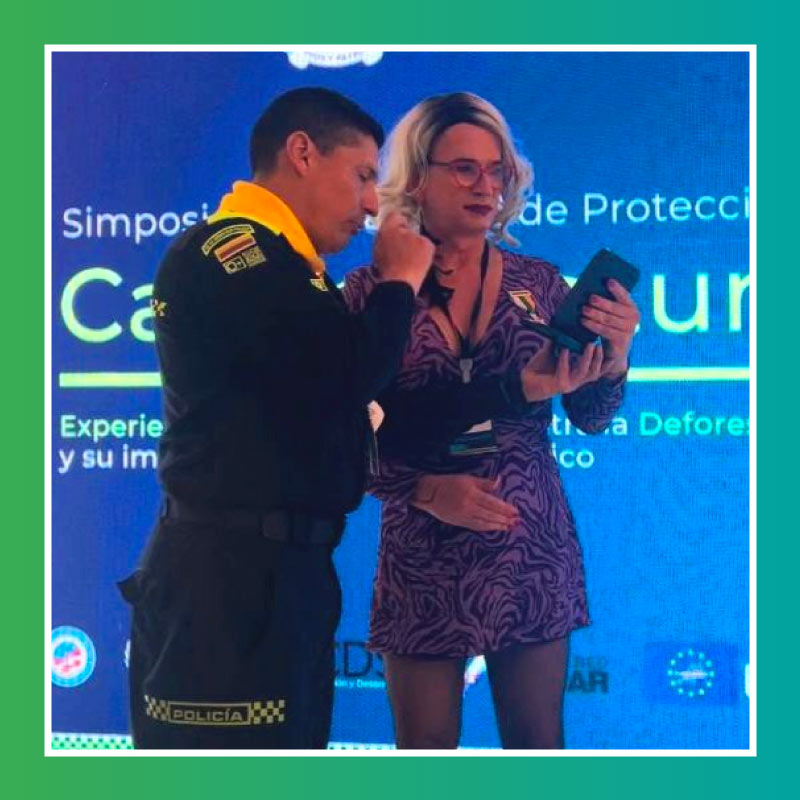 Brigitte Baptiste recibió medalla de la Dirección de Carabineros y Protección Ambiental 'Cnel. Luis Augusto Tello Sánchez'
