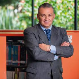 El docente de la Universidad EAN ganador del premio Oscar Alvear Urrutia 2017